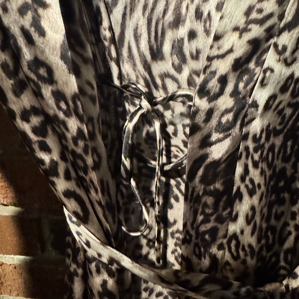 Leopard Print Kimono Robe - Picture 6 of 8